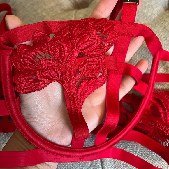 VS Luxe Banded Balconette Bra - Picture 8 of 14